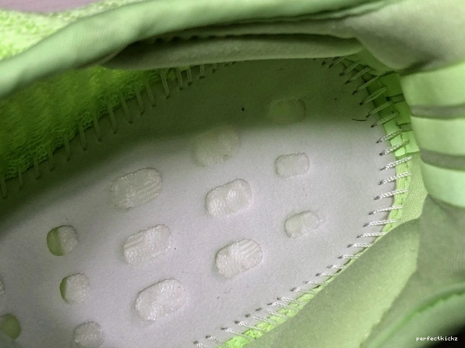 Yeezy in Adidas Dark the Boost EG5293 Glow 350 V2 0713